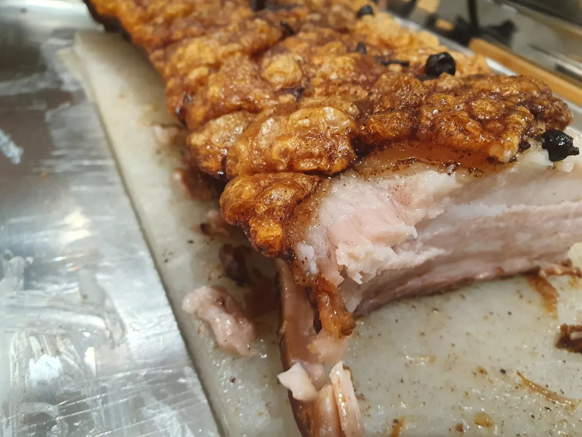 Maiale arrosto con cotenna croccante