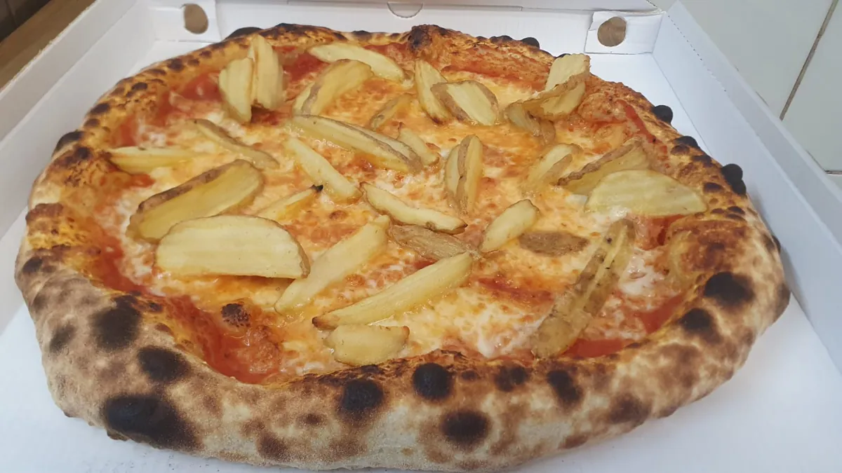 Pizza con patatine